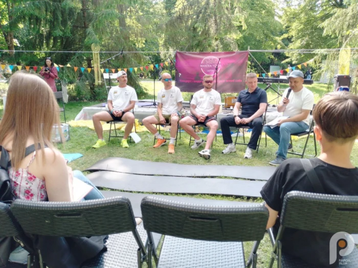 Лучани зустріли ветеранів, які йдуть пішки з Нідерландів до Києва