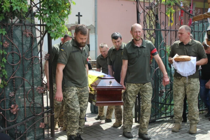 Луцьк попрощався з військовослужбовцем Дмитром Свириденком