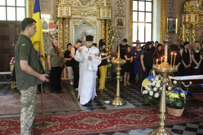 Луцьк попрощався з військовослужбовцем Дмитром Свириденком