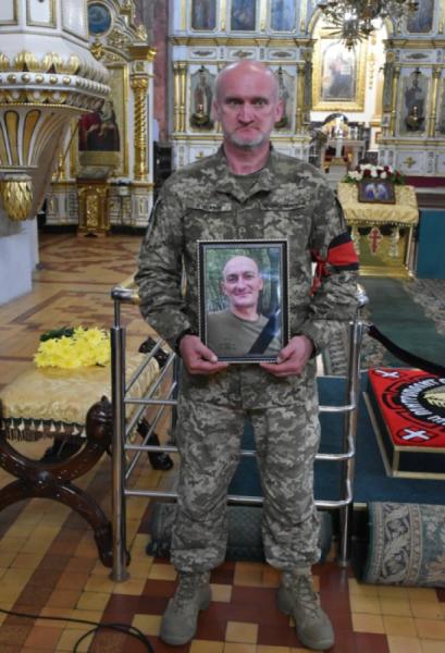 Луцька громада попрощалася із захисником України Миколою Кінахом