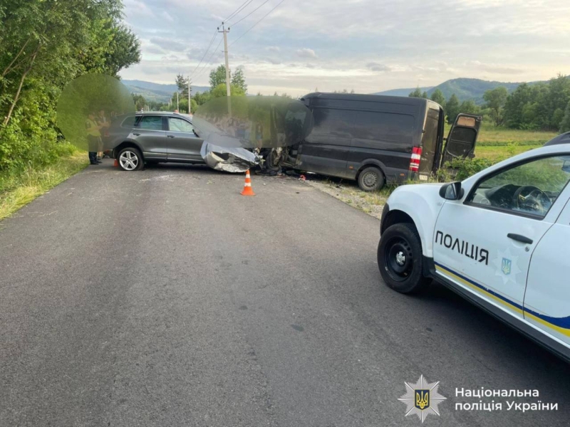 На Калущині сталася смертельна ДТП: двоє чоловіків загинули, ще двоє у лікарні (ФОТО)
