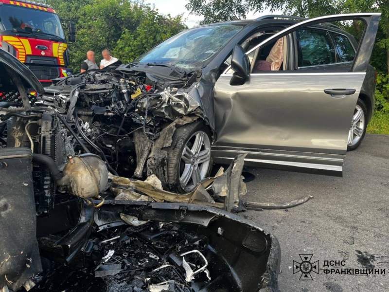 На Калущині сталася смертельна ДТП: двоє чоловіків загинули, ще двоє у лікарні (ФОТО)