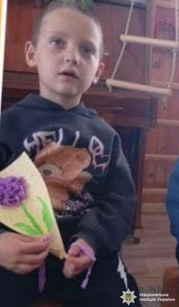 На Коломийщині розшукують 5-річного хлопчика з аутизмом, який загубився в лісі (ФОТО ЗНИКЛОГО)