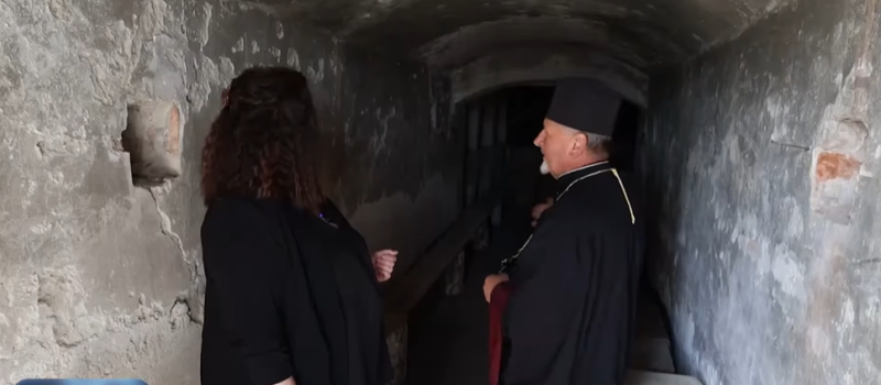 На Коломийщині склеп переобладнали на укриття (ВІДЕО)