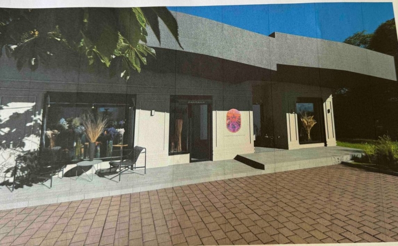 Немає стосунку до “загадкових” МАФів: біля Квіткового ринку зводять торгову конструкцію з погодженнями