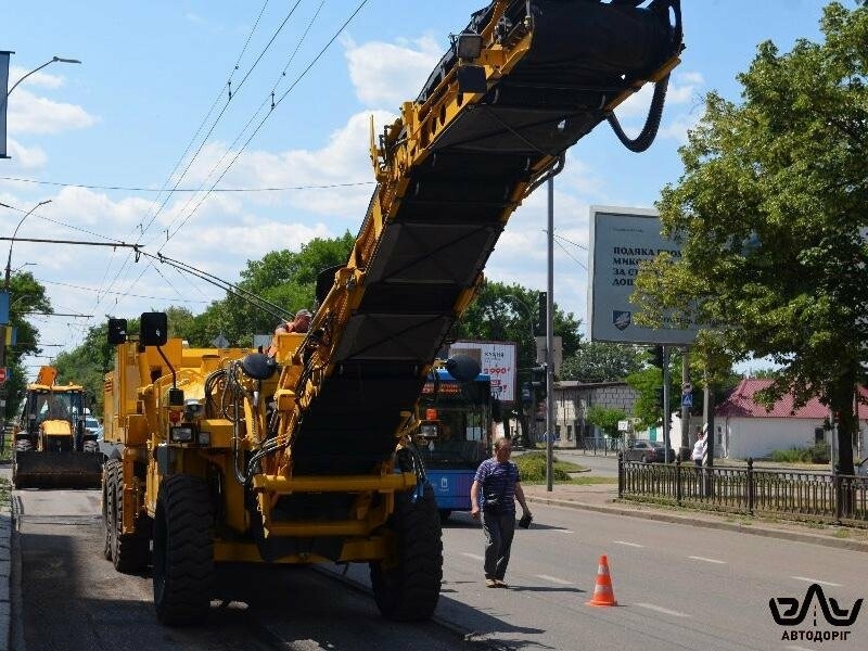 Нова дорога без ям: у Миколаєві оновили зупинку, - ФОТО