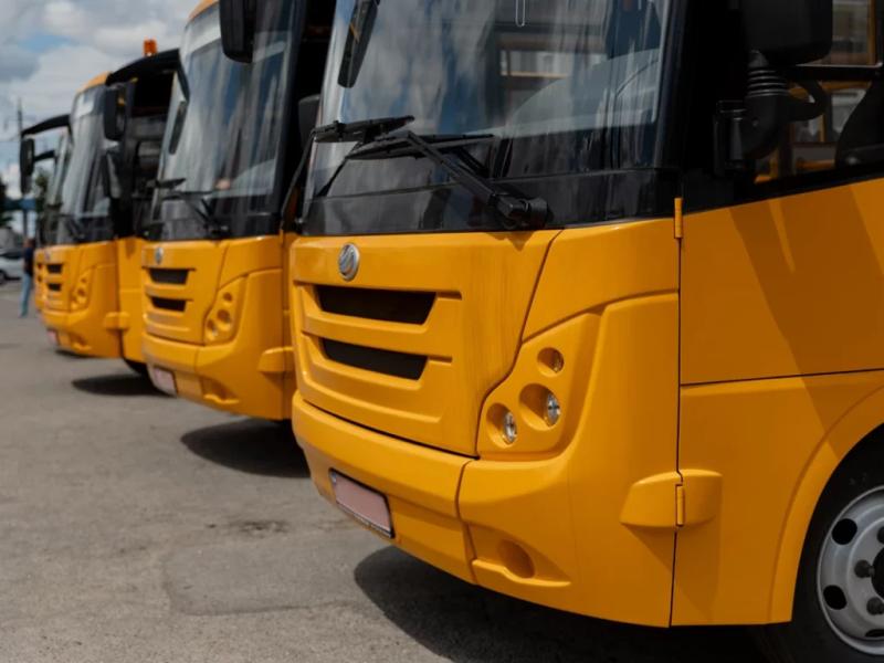 Нові шкільні автобуси для Полтавщини: шість громад отримали транспорт