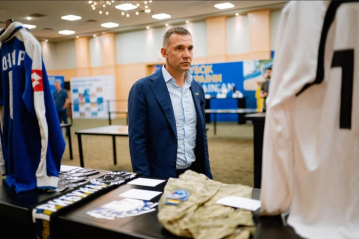 Перед матчем збірної України у Канаді на поле винесуть футбольну та військову форму зниклого на війні ексгравця «Волині» Романа Максим'юка