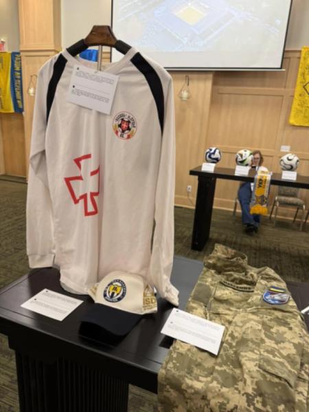 Перед матчем збірної України у Канаді на поле винесуть футбольну та військову форму зниклого на війні ексгравця «Волині» Романа Максим'юка