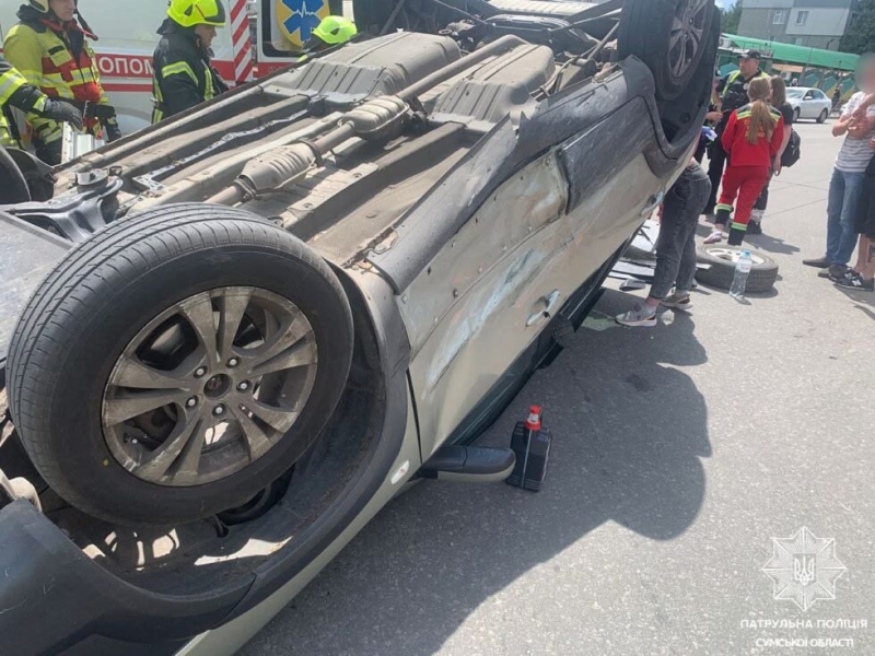 Подробиці ДТП з перевернутою автівкою: є травмовані