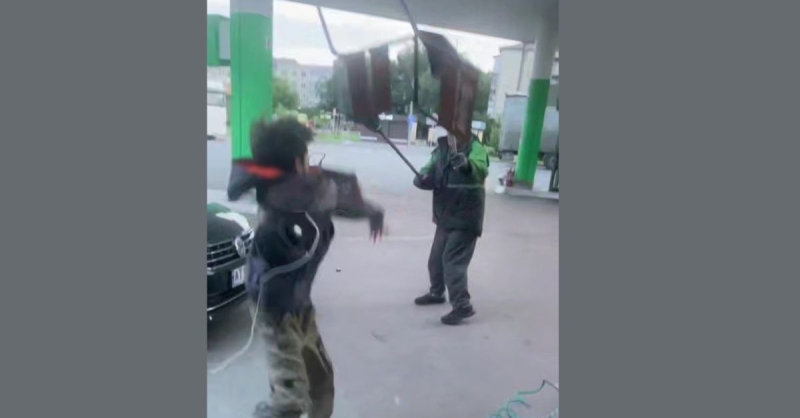 Поліція притягнула до відповідальності матір підлітка, який кидався стільцем на АЗС