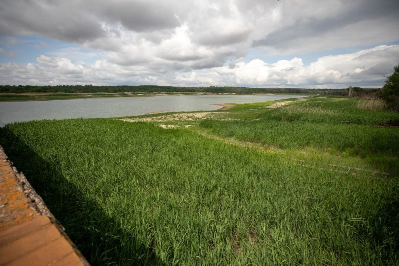 Порожні крани, дірки в трубах та «річки» на вулицях: куди пішла вода з окупованих міст Донеччини