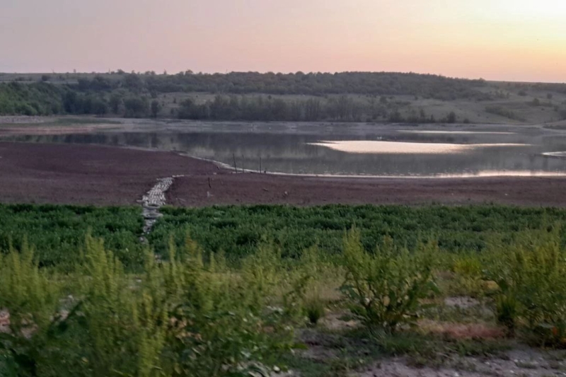 Порожні крани, дірки в трубах та «річки» на вулицях: куди пішла вода з окупованих міст Донеччини