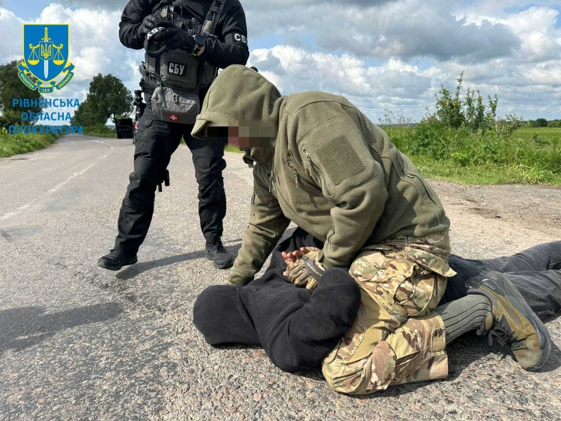СБУ затримала на Рівненщині агента ФСБ, який готував удари по аеродромах ЗСУ