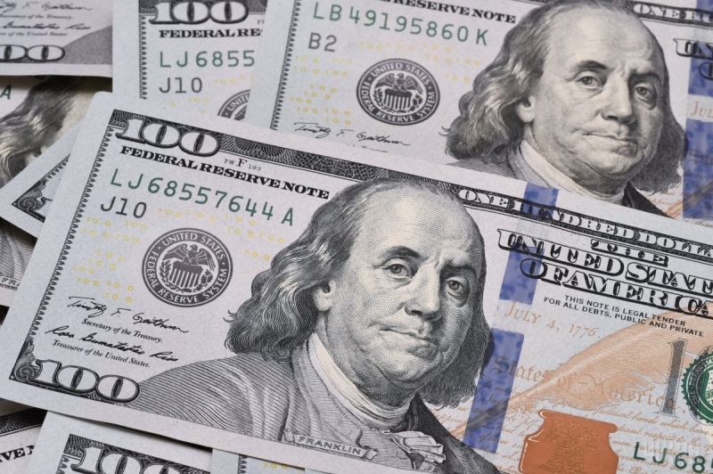 Скільки коштуватимуть 100 доларів в Україні: прогноз банкіра до 29 червня