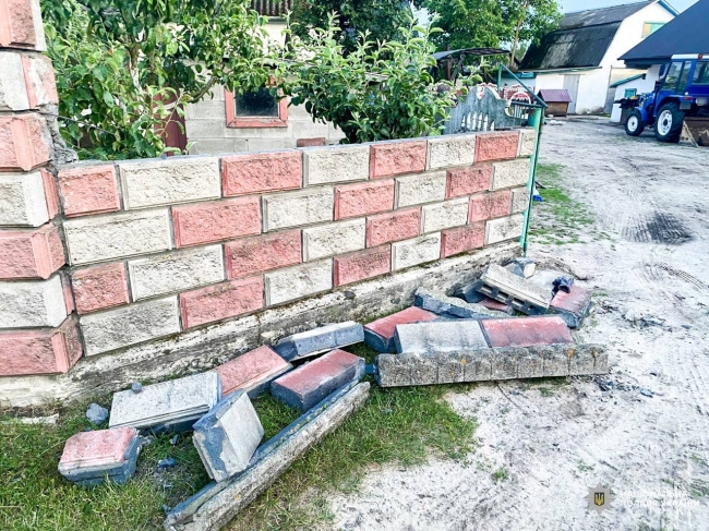 Трагедія на Поліссі: на дитину впав паркан