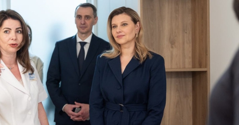 У діловому костюмі і з темно-коричневою сумкою перша леді України відвідала Дніпропетровщину