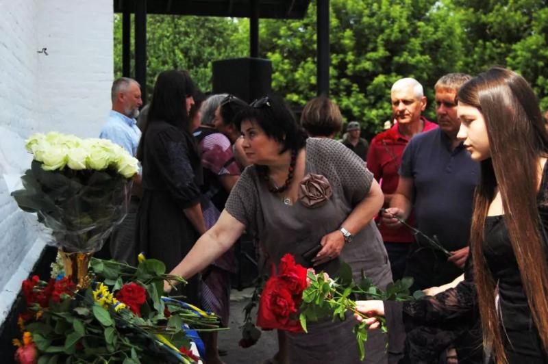 У Гребінці відкрили меморіальну дошку Захиснику України Олександру Чухну