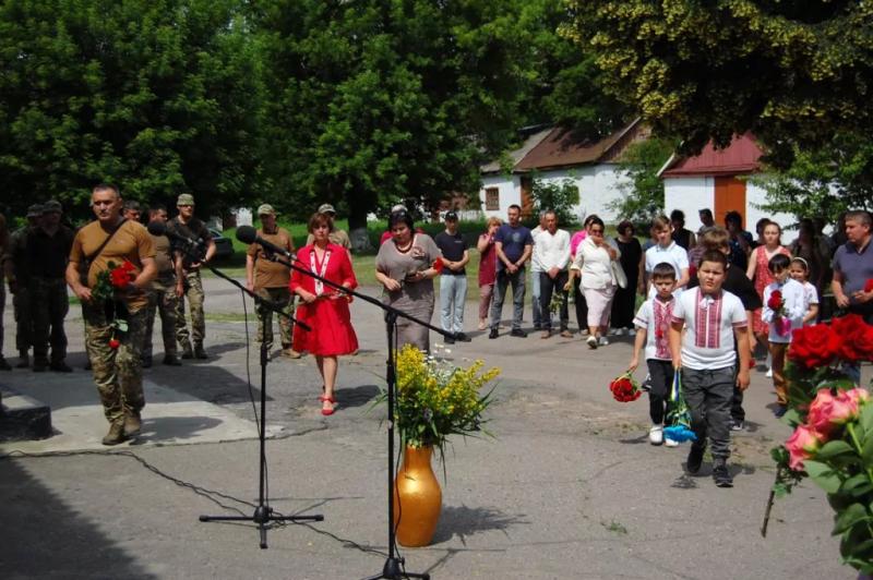 У Гребінці відкрили меморіальну дошку Захиснику України Олександру Чухну