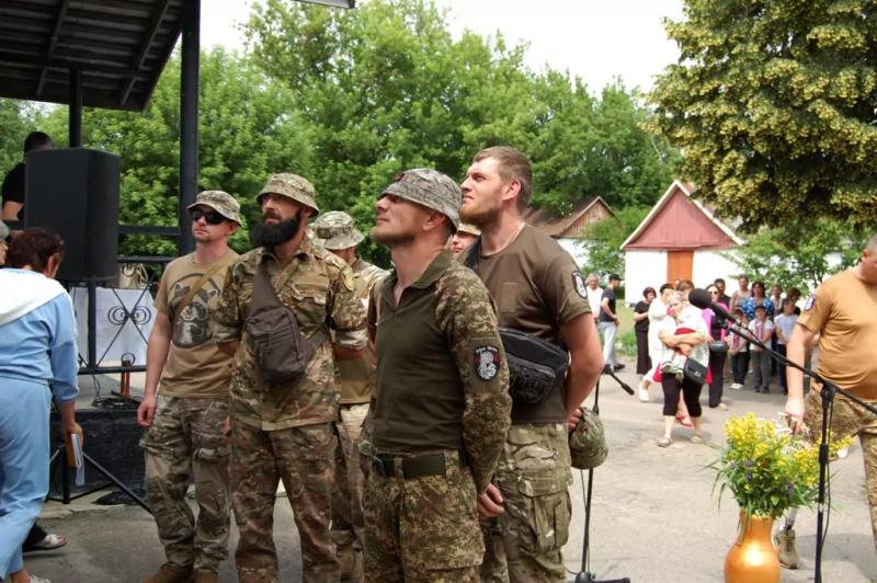 У Гребінці відкрили меморіальну дошку Захиснику України Олександру Чухну