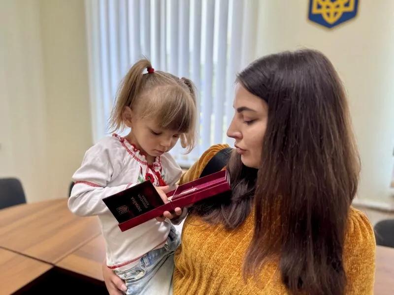 У Хорольській громаді рідним полеглого Захисника України передали державну нагороду