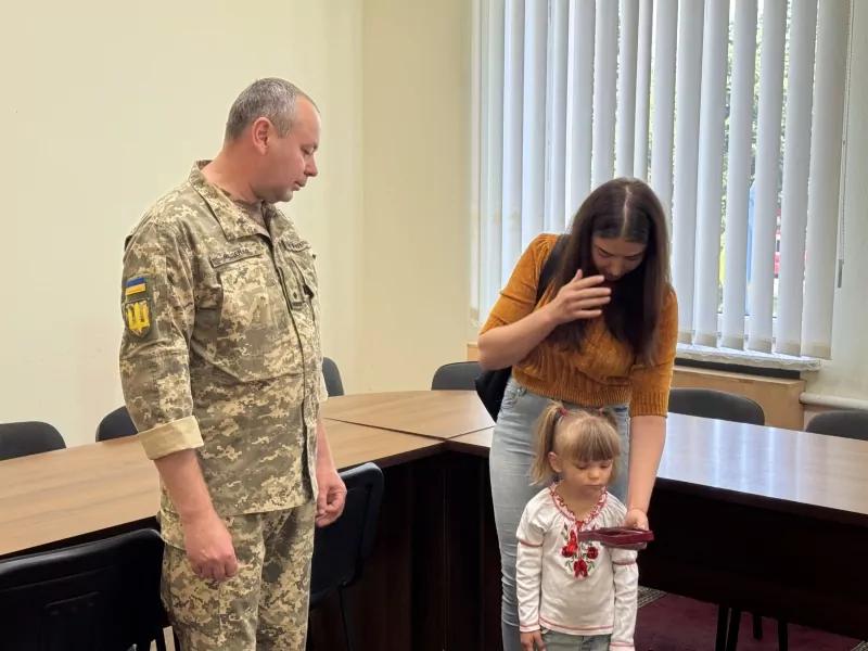 У Хорольській громаді рідним полеглого Захисника України передали державну нагороду