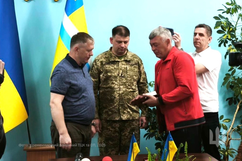 У Кременчуці родинам загиблих Захисників передали Ордени “За мужність” 