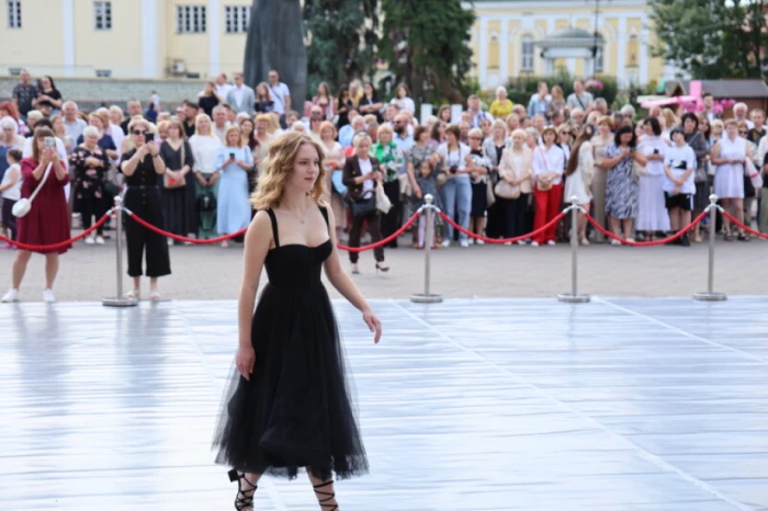 У Луцьку 230 випускників шкіл отримали свідоцтва з відзнакою