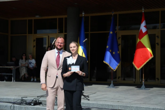 У Луцьку 230 випускників шкіл отримали свідоцтва з відзнакою