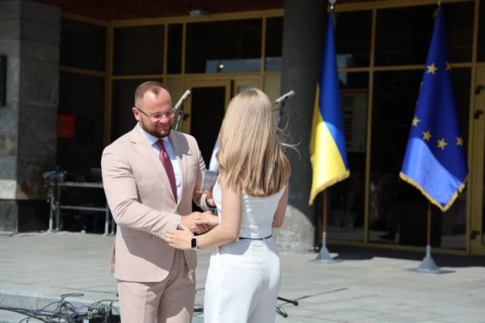 У Луцьку 230 випускників шкіл отримали свідоцтва з відзнакою