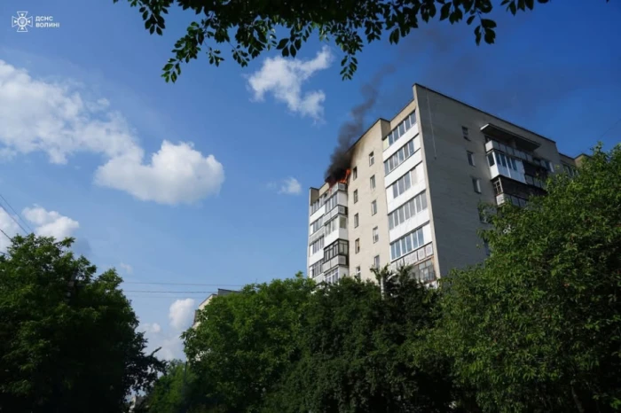 У Луцьку горіла квартира у багатоповерхівці