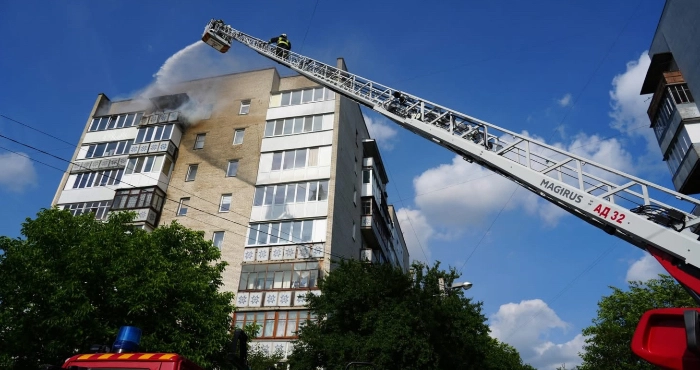 У Луцьку горіла квартира у багатоповерхівці