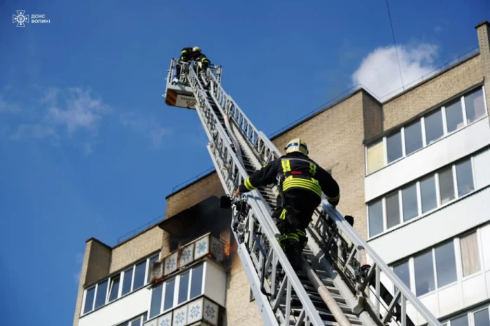 У Луцьку горіла квартира у багатоповерхівці