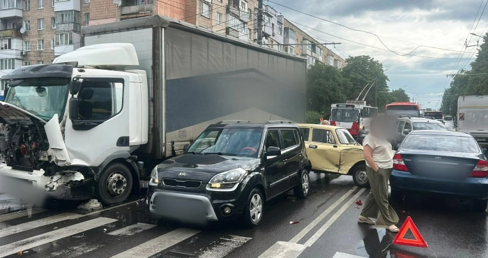 У Луцьку сталася аварія за участю чотирьох автомобілів