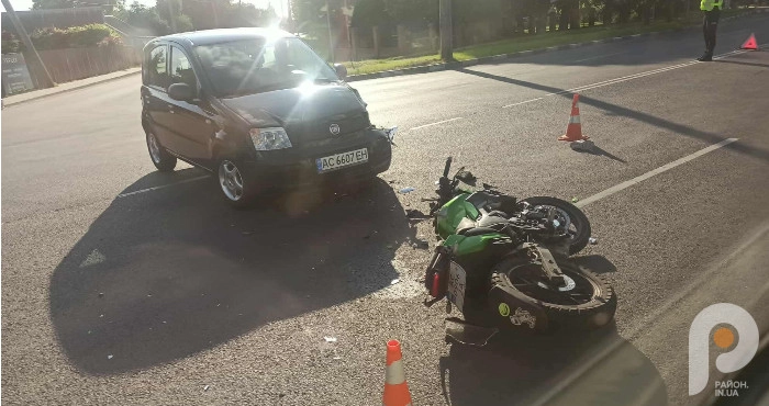 У Луцьку внаслідок аварії постраждали водій і пасажирка мотоцикла: обох госпіталізували у важкому стані