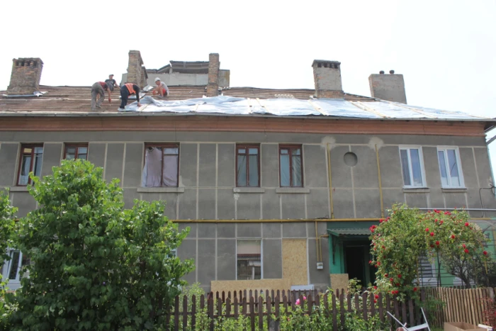 Удар РФ по Луцьку: влада планує накрити будинок на Озерецькій, у місті ремонтують житло на семи вулицях