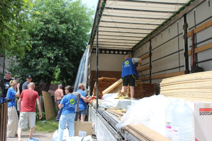 Удар РФ по Луцьку: влада планує накрити будинок на Озерецькій, у місті ремонтують житло на семи вулицях