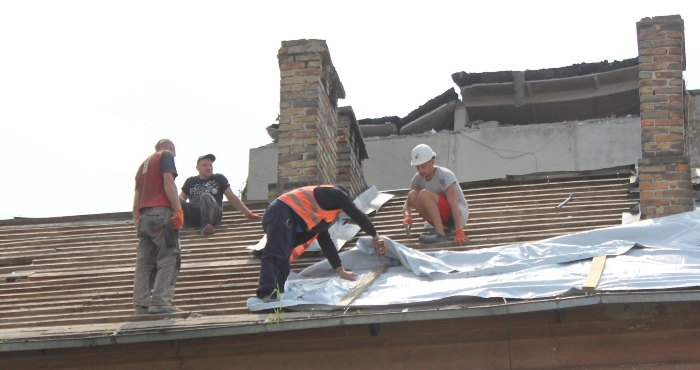 Удар РФ по Луцьку: влада планує накрити будинок на Озерецькій, у місті ремонтують житло на семи вулицях