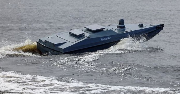 Військові моряки завдали удару: катер чорноморського флоту рф пішов на дно