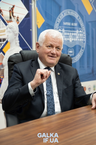 Втратив дім, але не південну ідентичність: історія Херсонського університету, який оселився у Франківську (ФОТО)