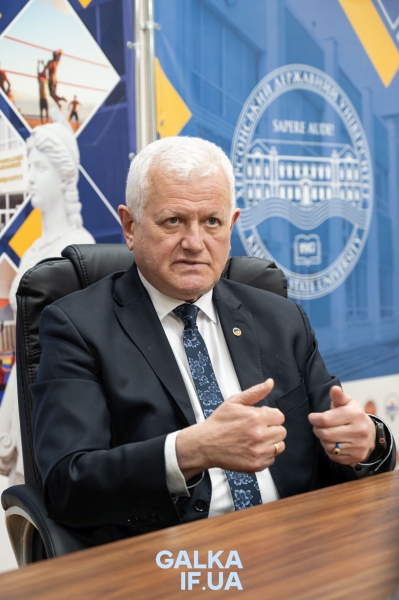 Втратив дім, але не південну ідентичність: історія Херсонського університету, який оселився у Франківську (ФОТО)