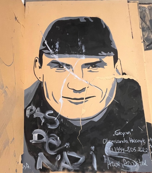 З Краматорська до Тулузи: як портрети українських військових стали частиною французького міста і були понівечені студентами