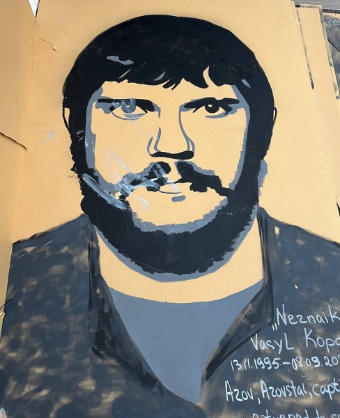 З Краматорська до Тулузи: як портрети українських військових стали частиною французького міста і були понівечені студентами