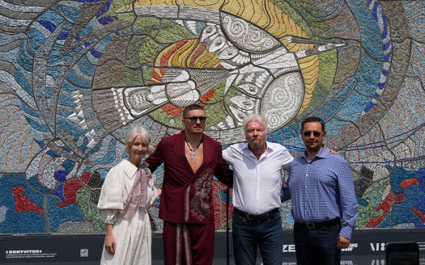 Відновлена мозаїка Алли Горської була презентована Усиком у Лондоні