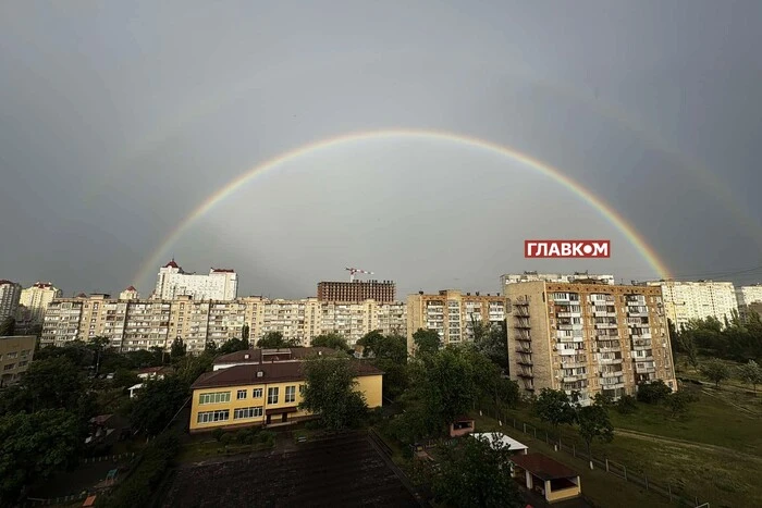 Над столицею України після зливи засяяла подвійна веселка (фото)