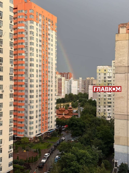 Над столицею України після зливи засяяла подвійна веселка (фото)