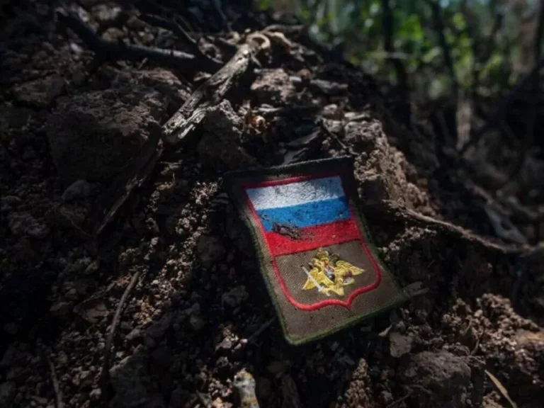 1190 військовиків, 4 танки та 43 артсистеми: втрати росіян за добу