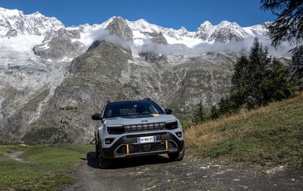 Jeep Avenger досяг 200 тисяч замовлень та отримав повнопривідну версію 4xe Jeep Avenger досяг 200 тисяч замовлень та отримав повнопривідну версію 4xe