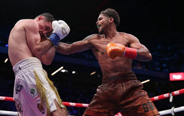 Сепеда вперше програв на професійному ринзі, поступившись Стівенсону Сепеда вперше програв на професійному ринзі, поступившись Стівенсону