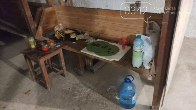 Занедбане укриття у Франківську: загроза та антисанітарія замість захисту (ФОТО)